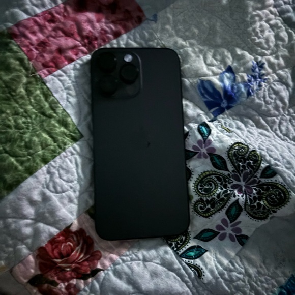 I’m selling an iPhone 14 pro max 256 gb unlocked flawless - Picture 9 of 10